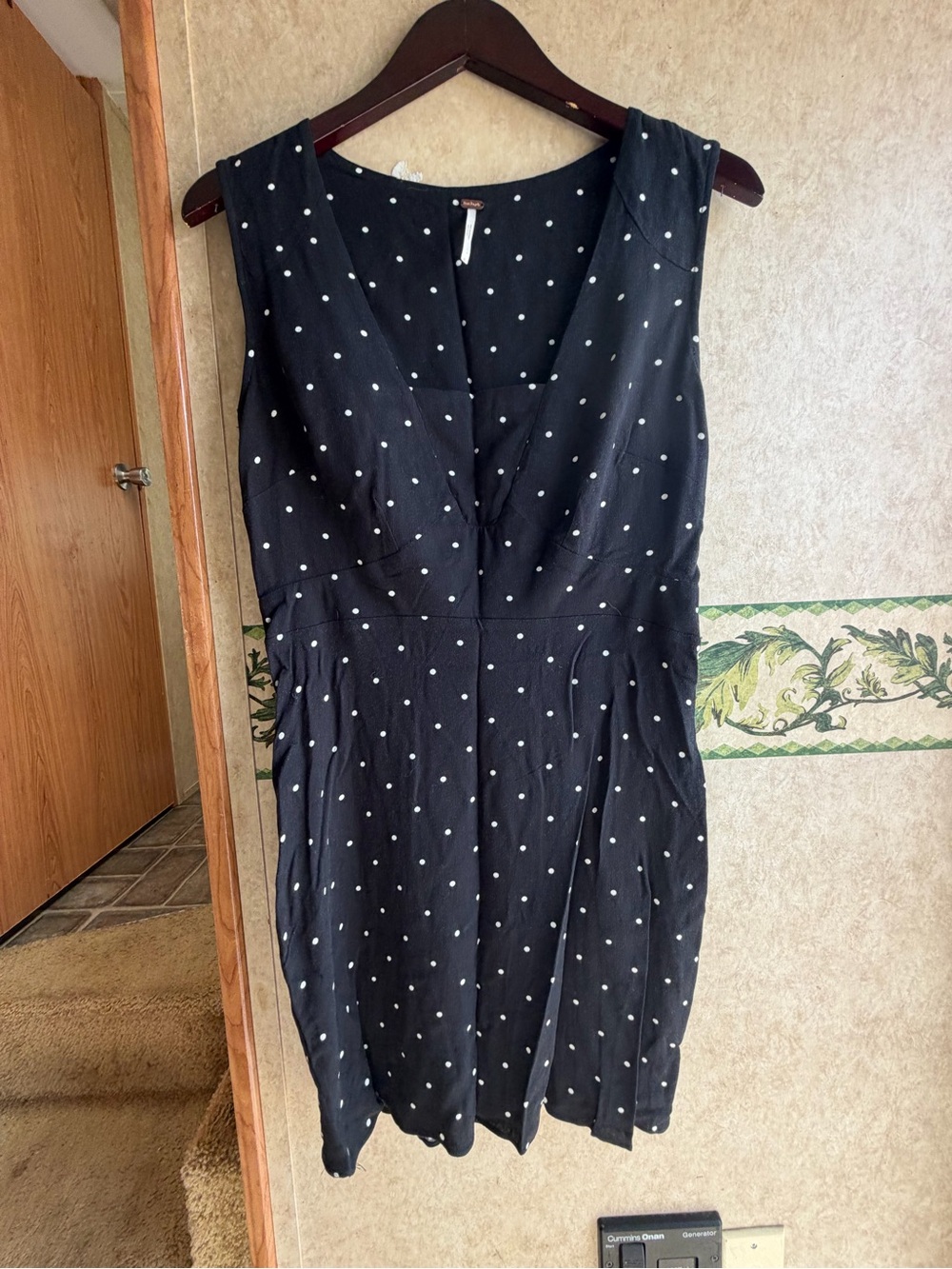 Free People Black Polka Dot Sleeveless V-Neck Mini Dress Size 8 - 100% Rayon